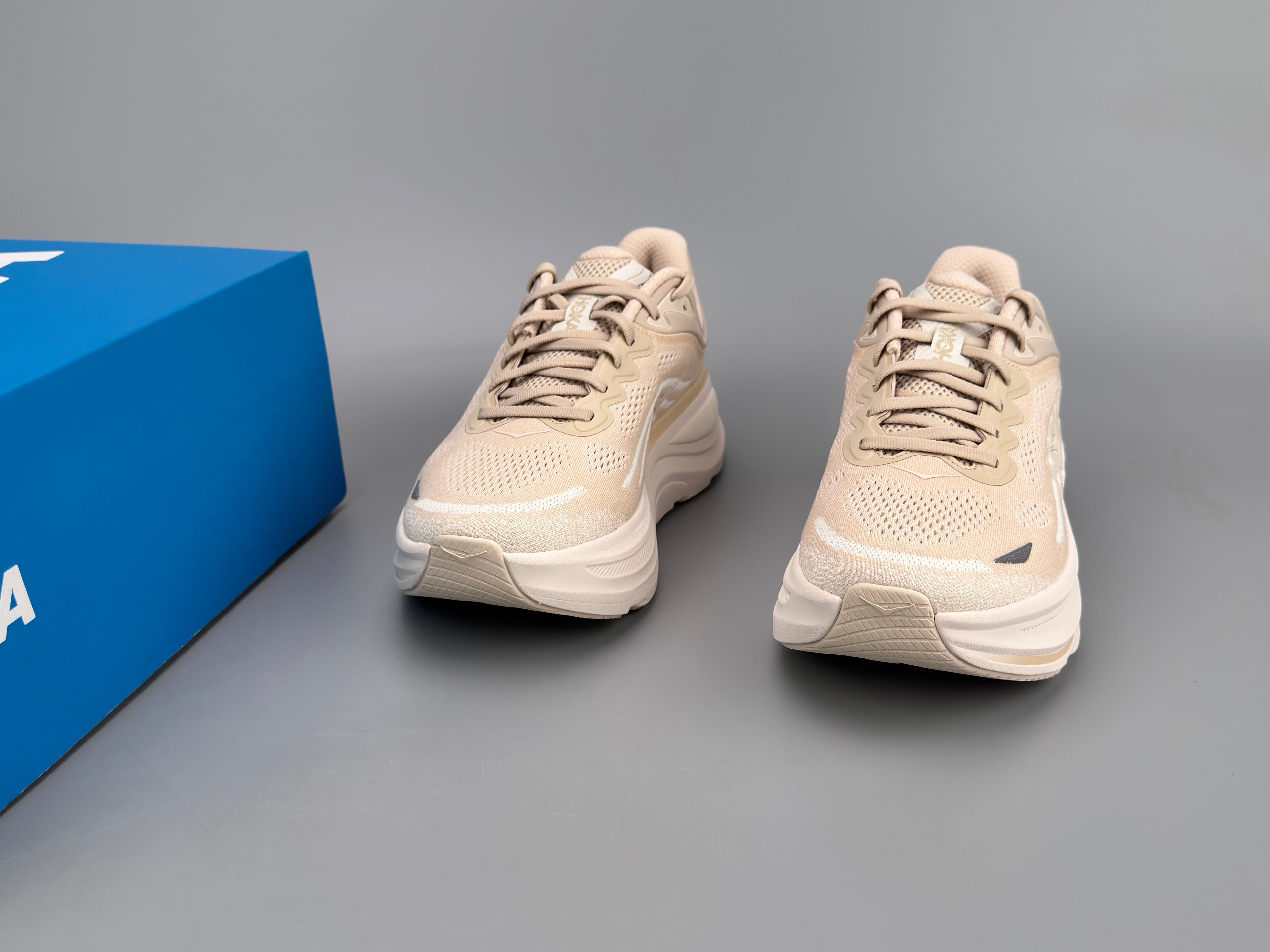 Tênis Masculino Hoka Bondi 9 - Bege