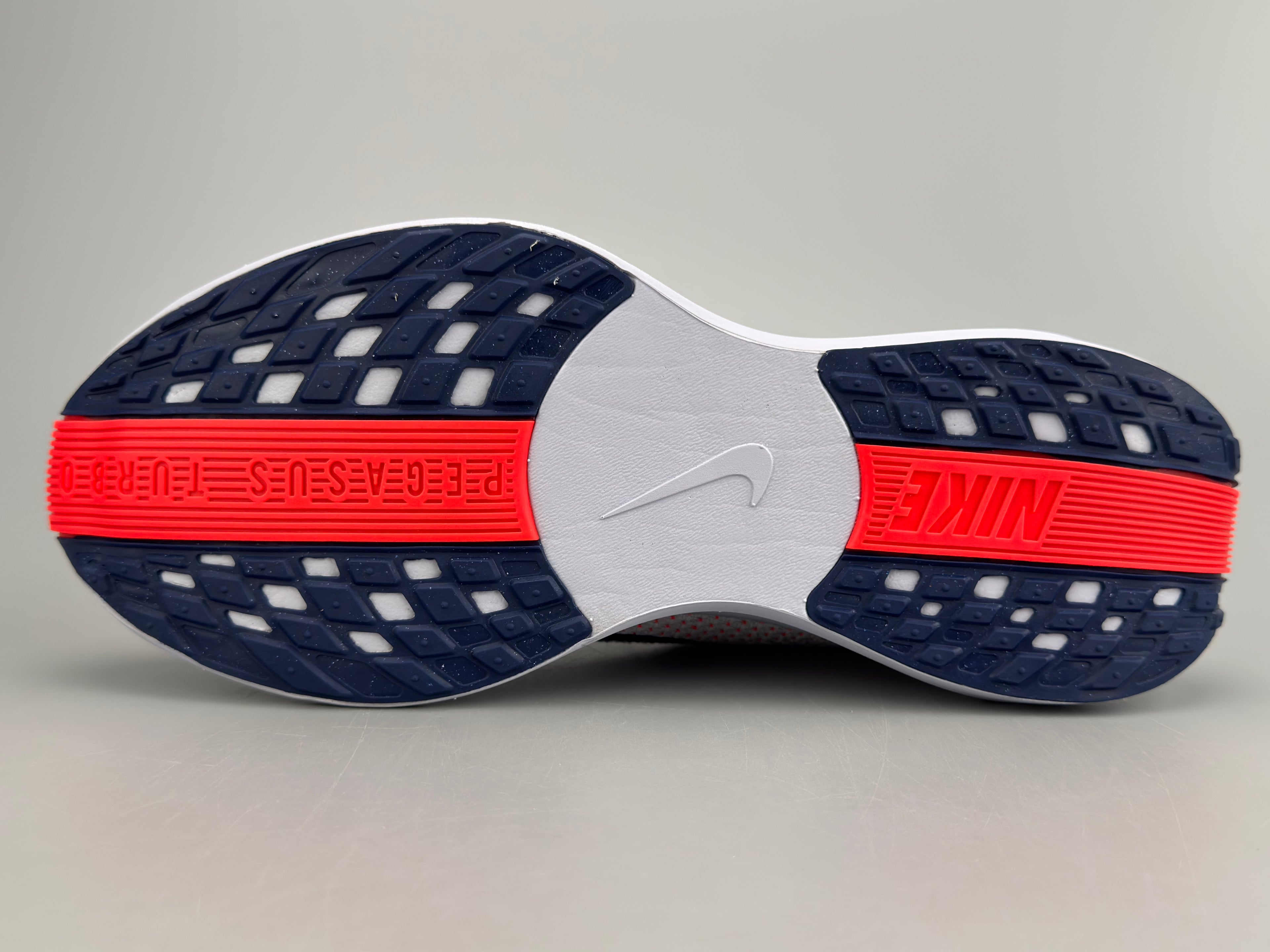 Tênis Nike Pegasus Plus - Cinza e Laranja