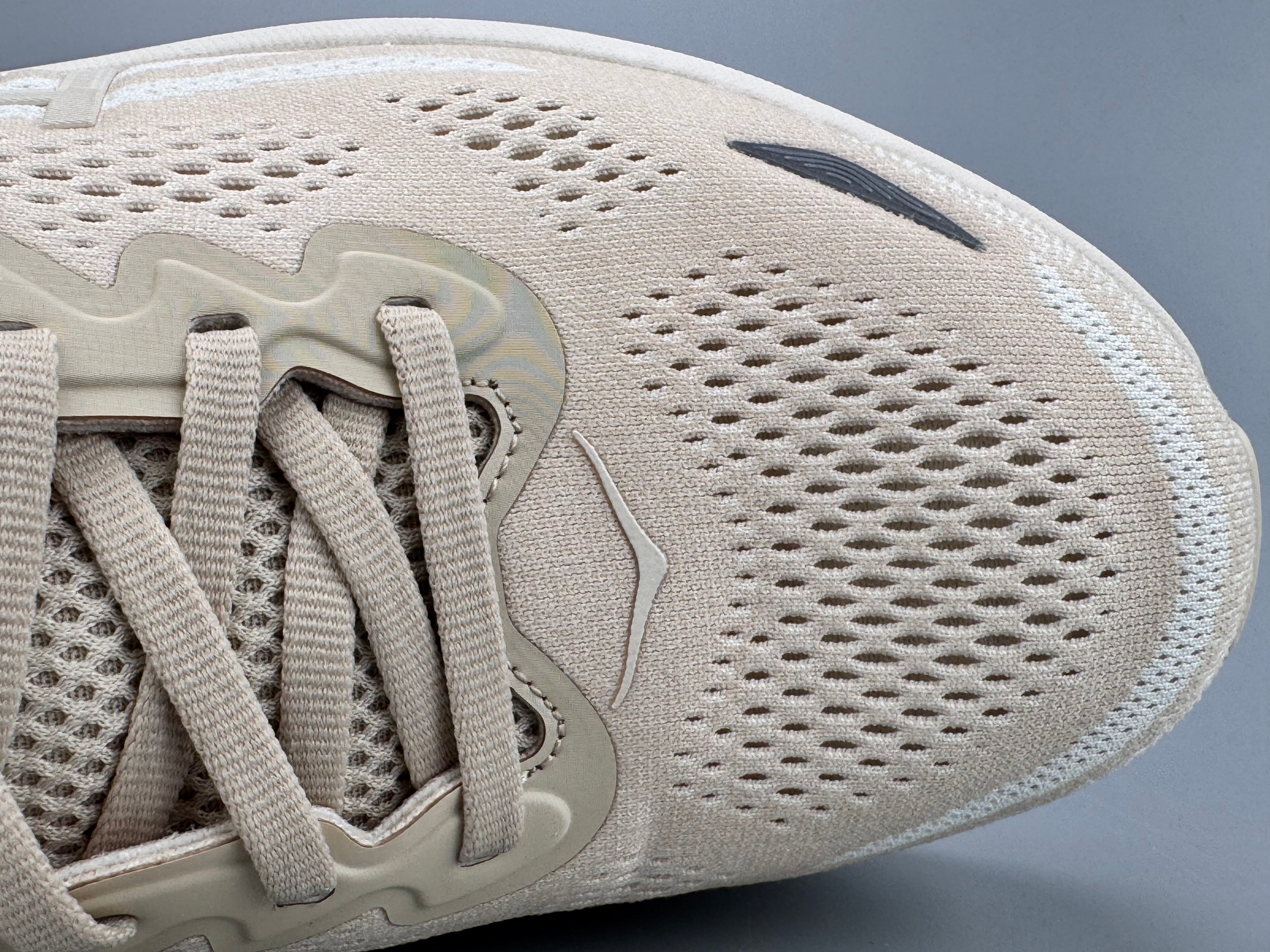 Tênis Masculino Hoka Bondi 9 - Bege