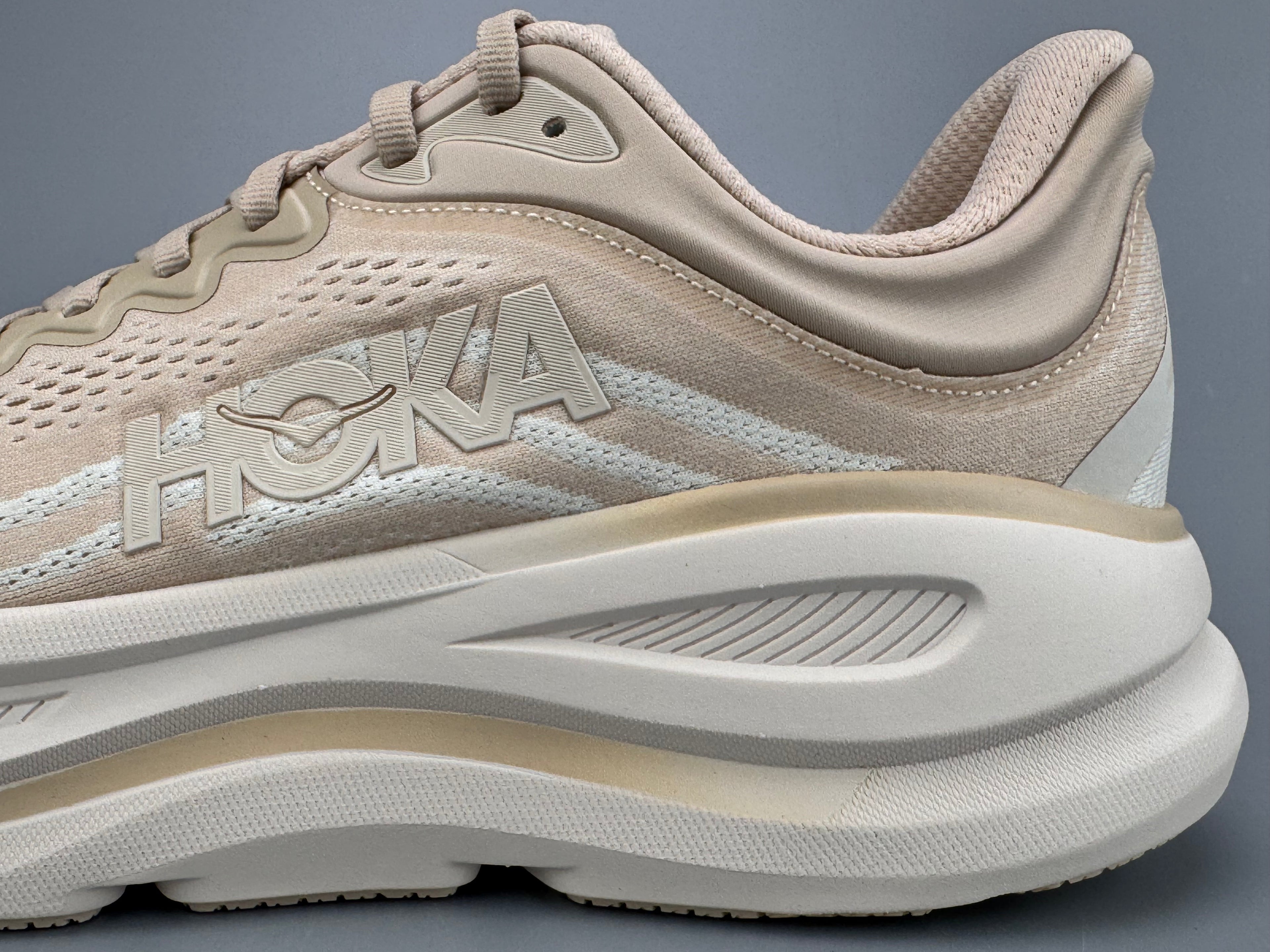 Tênis Masculino Hoka Bondi 9 - Bege