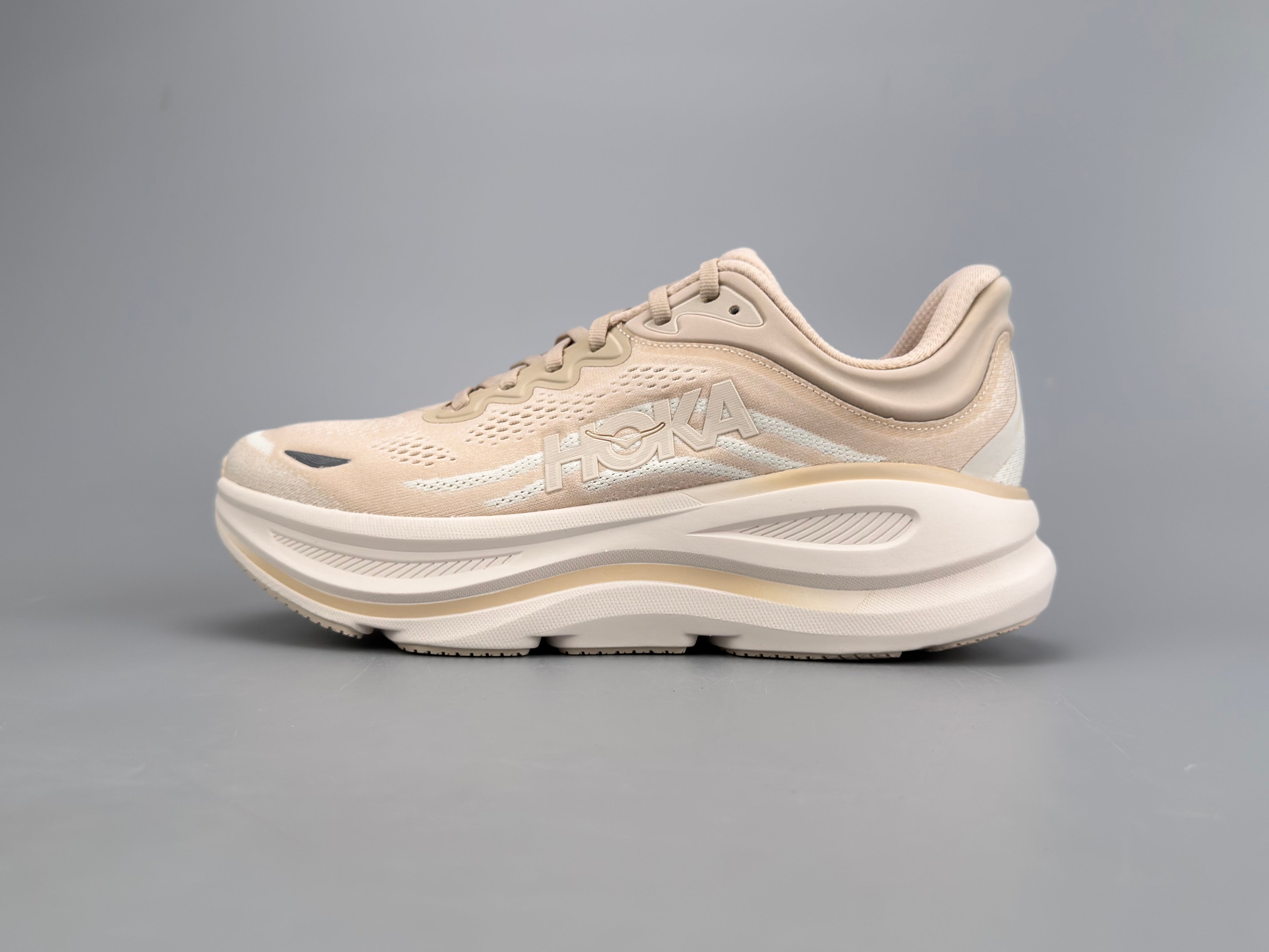 Tênis Masculino Hoka Bondi 9 - Bege